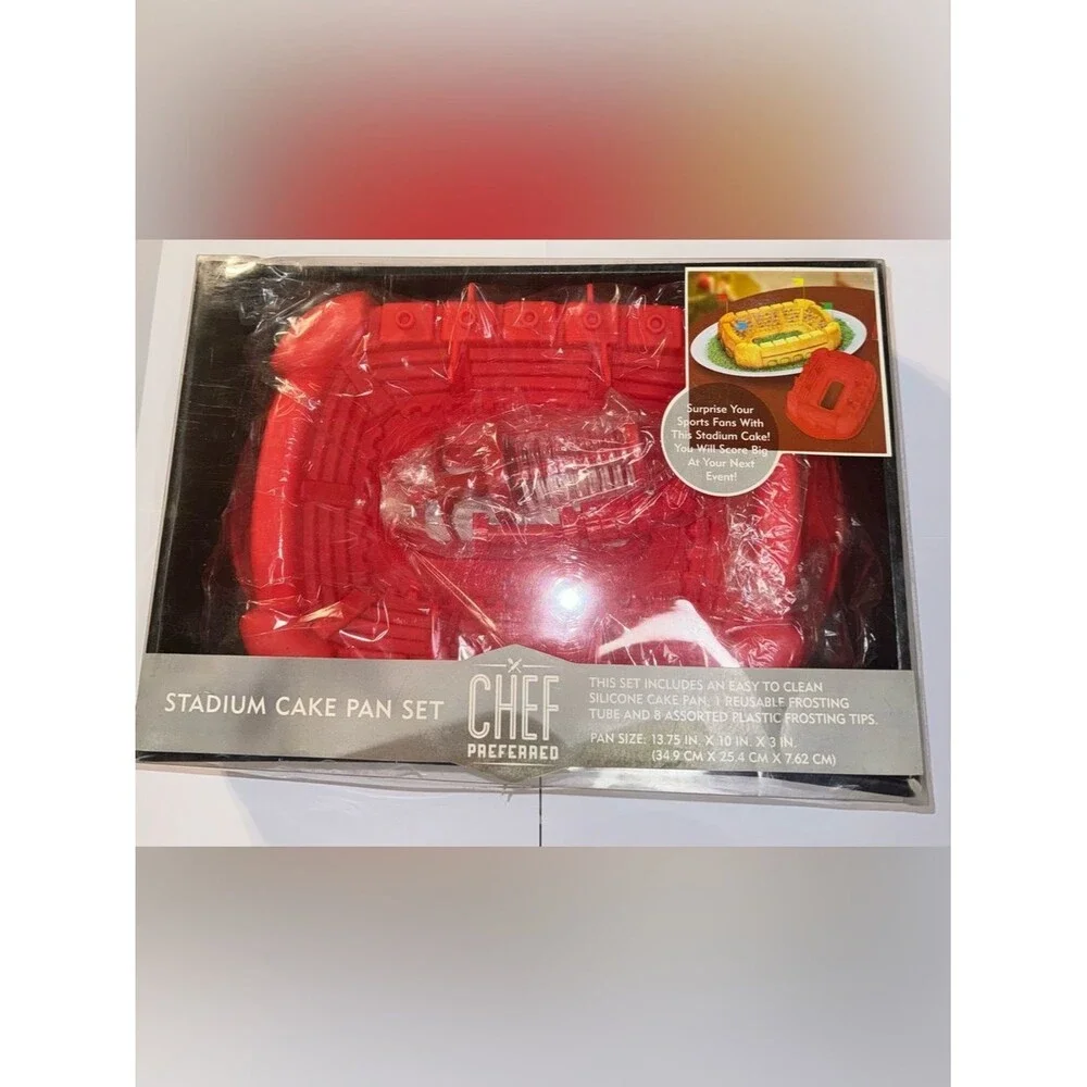 Pampered Chef Red Stadium Cake Pan Set